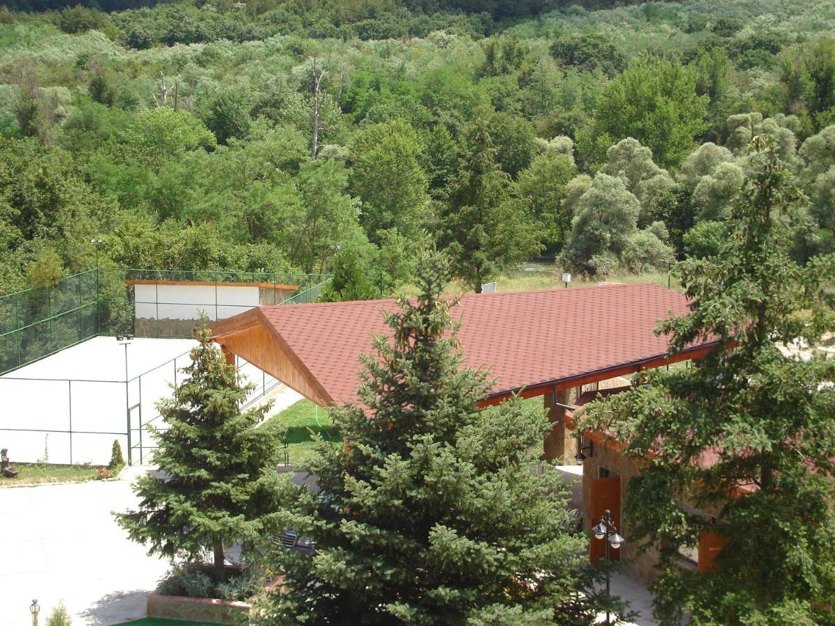 Хотел Галина Палас Srem Екстериор снимка